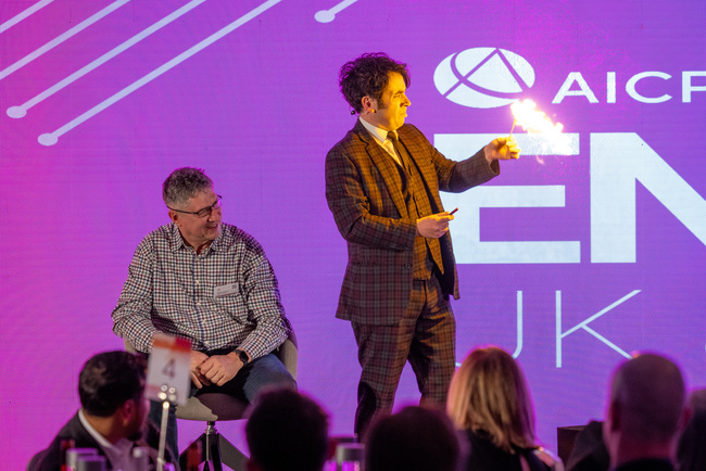 Host, Pete Firman, wowed the audience with an unforgettable evening of mind-bending magic